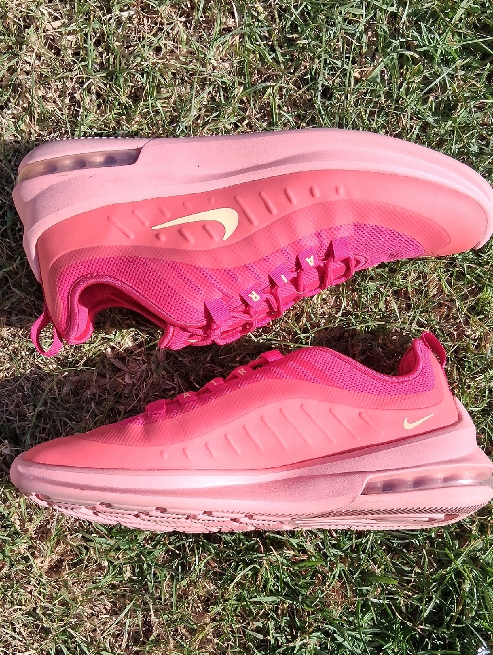 Nike Air Women's Vibrant Pink Air-Cushioned Sneakers